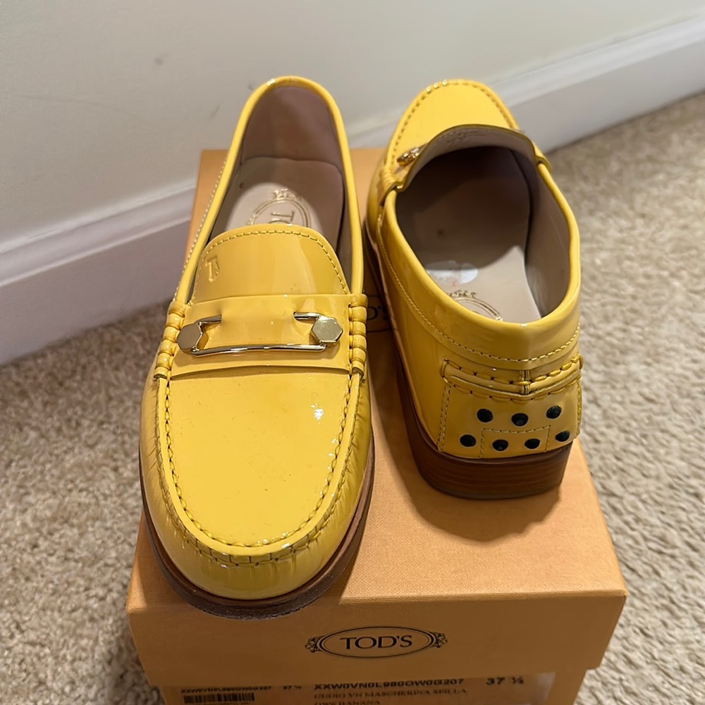 Tods standout Womens 37 1/2 patent leather loafer - Picture 2 of 11